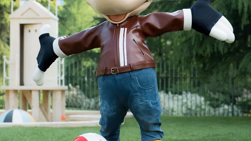 Le statue di Topolino all'asta per ABIO