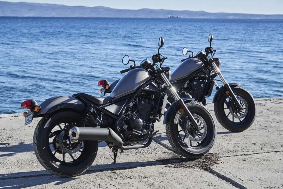 Nuova Honda Rebel 300, la piccola bobber USA (3)