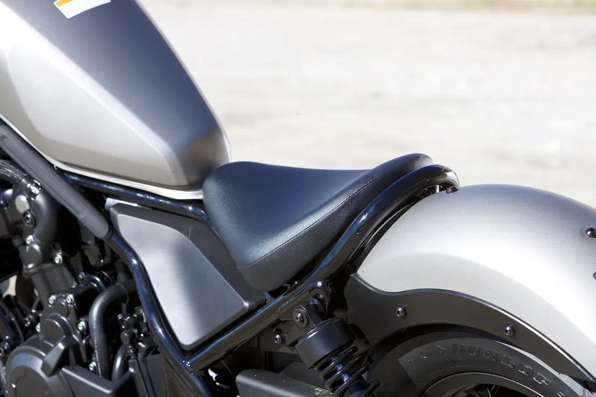 Nuova Honda Rebel 300, la piccola bobber USA (7)