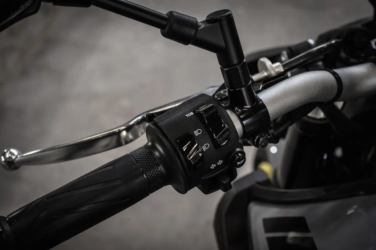 Yamaha MT-09 2017 (12)