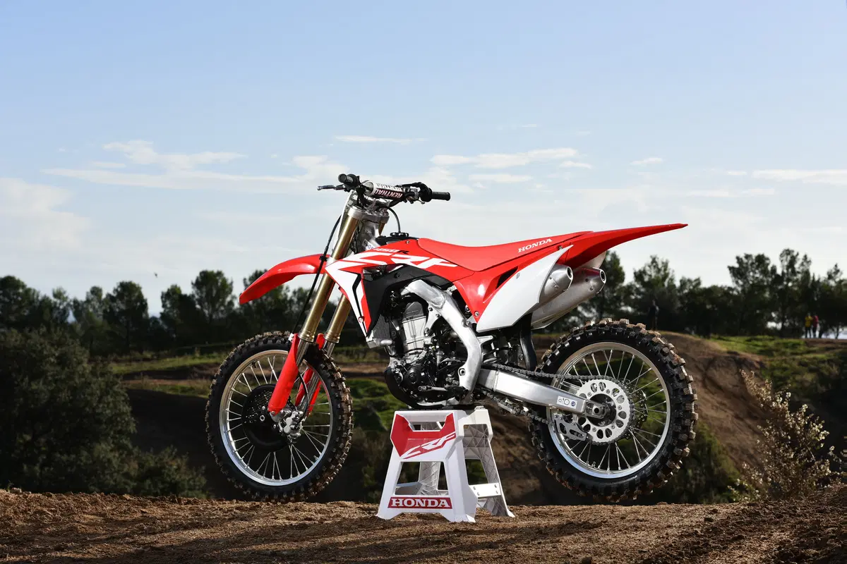 Honda CRF 450 R e CRF 450 RX m.y. 2017 (17)
