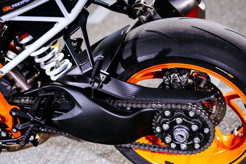 Diversa la taratura delle sospensioni per la KTM 1290 Super Duke R 2017