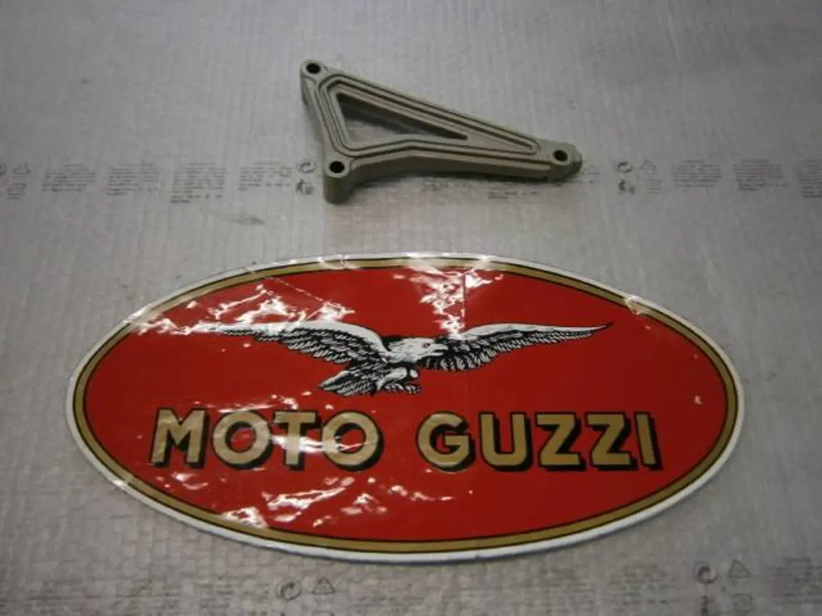 COPPIA SUPPORTI PEDANE Moto Guzzi (2)