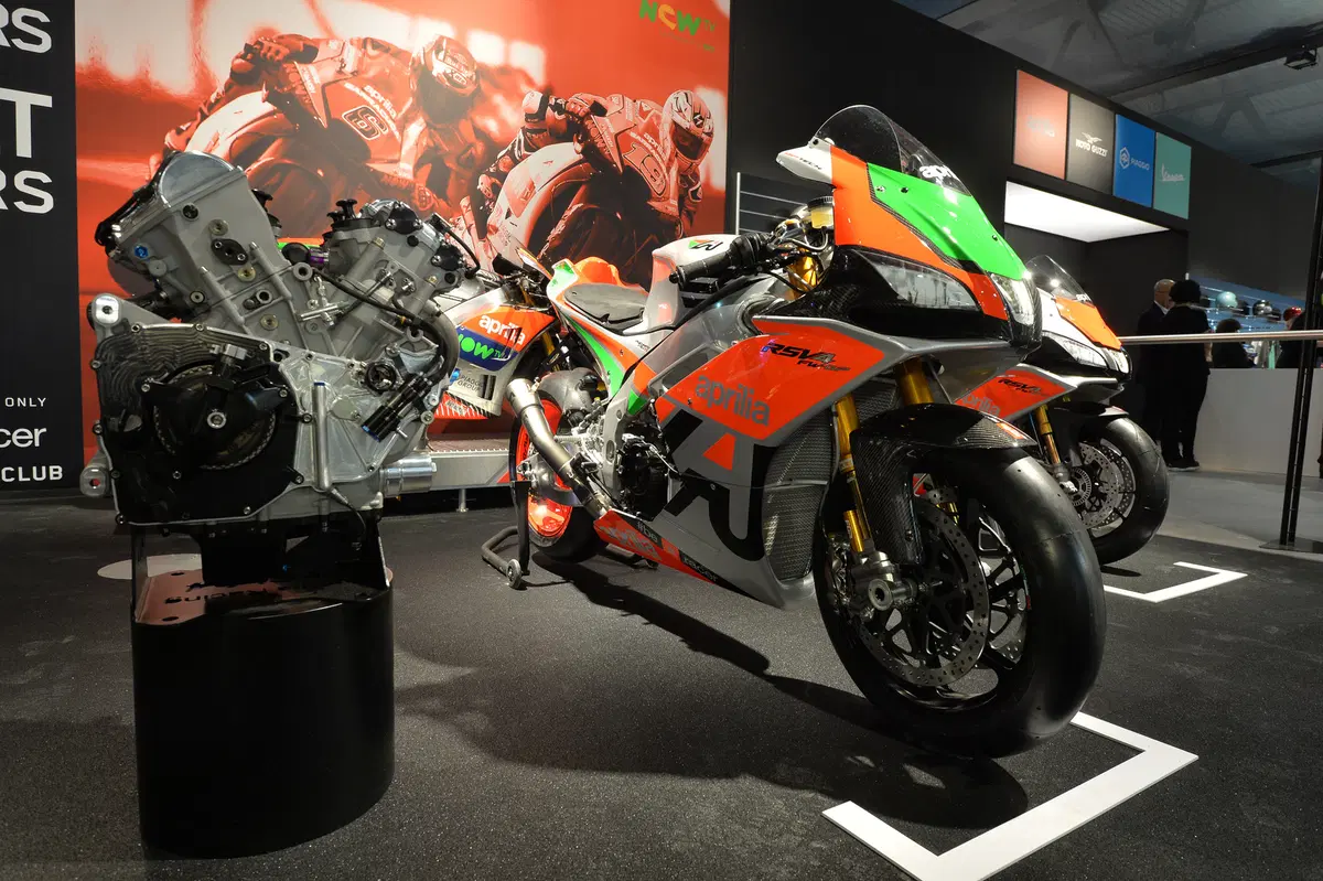 Aprilia RSV4 Factory Works GP, la MotoGP per (quasi) tutti