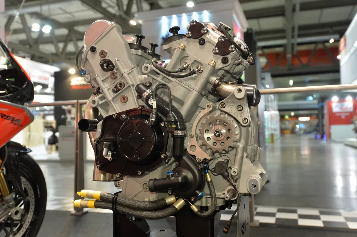 Aprilia RSV4 Factory Works GP, la MotoGP per (quasi) tutti (3)