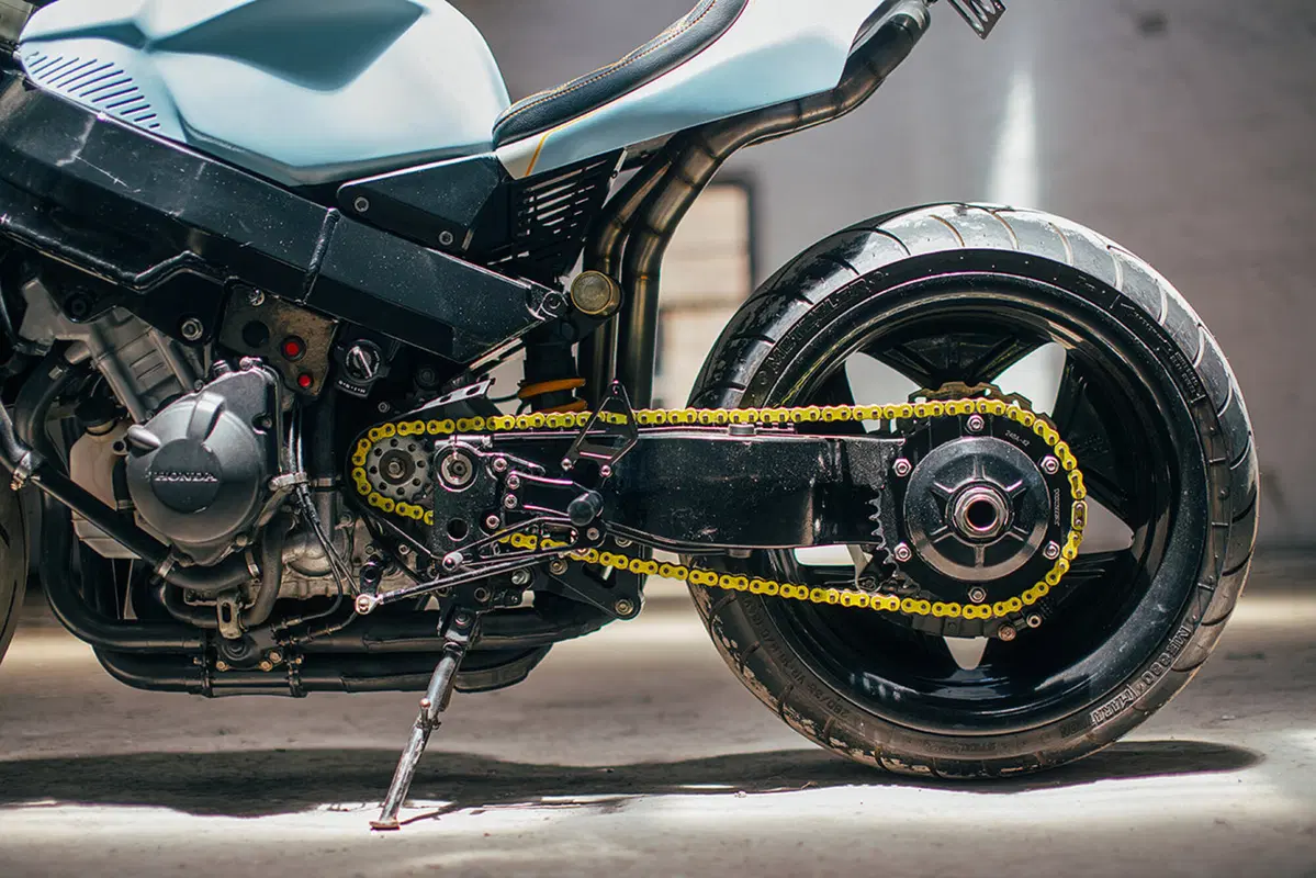 Honda CBR900RR Angry Bird (6)