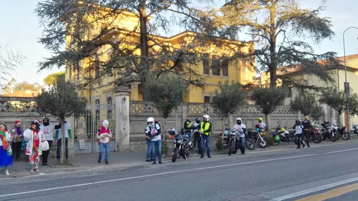 Ridolina porta le moto negli ospedali di Lucca e Pisa  (24)