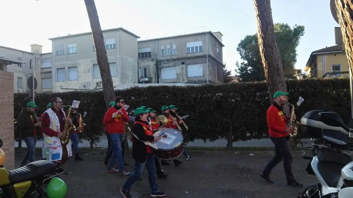 Ridolina porta le moto negli ospedali di Lucca e Pisa  (30)