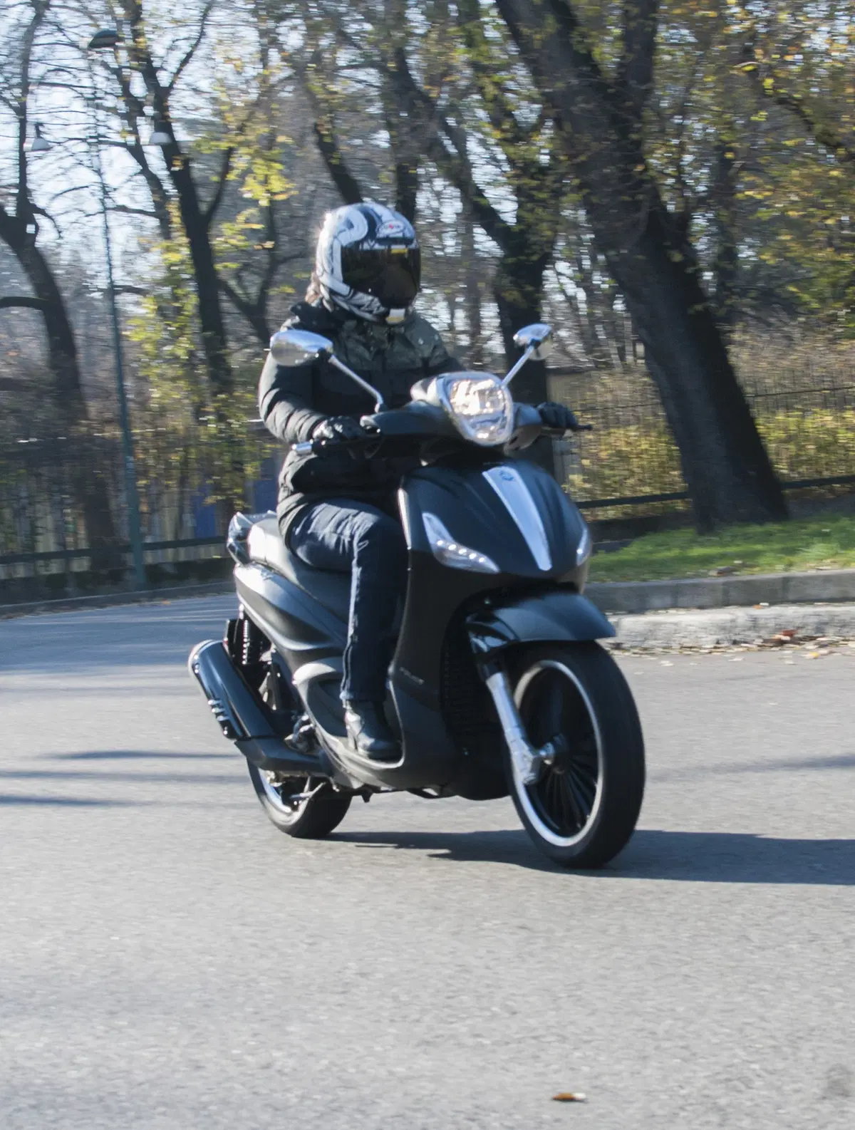 Piaggio Beverly 300 by Police (6)