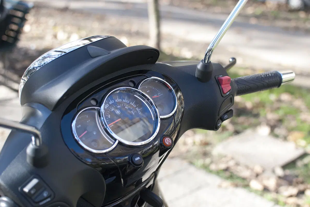 Piaggio Beverly 300 by Police (12)