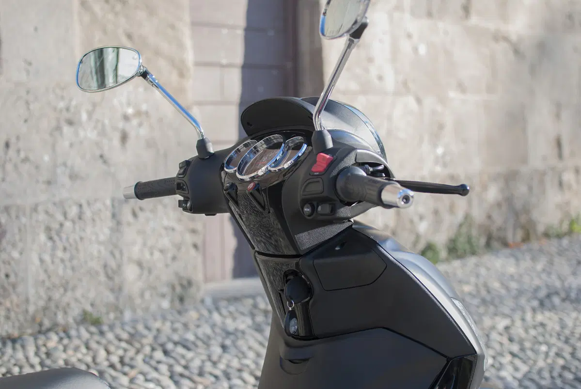 Piaggio Beverly 300 by Police (15)