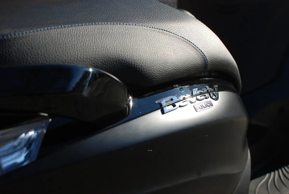 Piaggio Beverly 300 by Police (16)