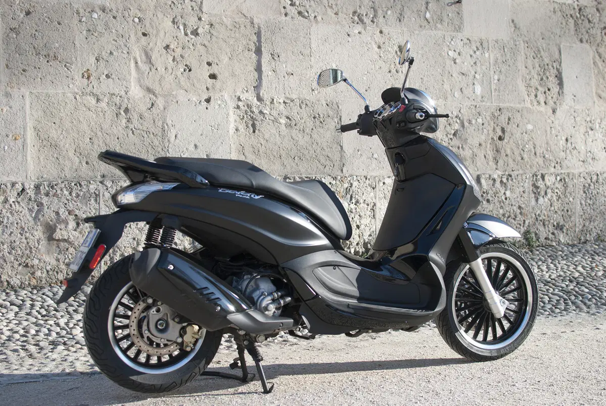 Piaggio Beverly 300 by Police (9)