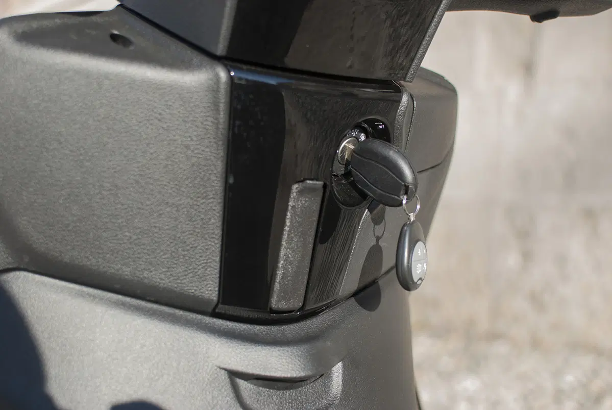 Piaggio Beverly 300 by Police (21)