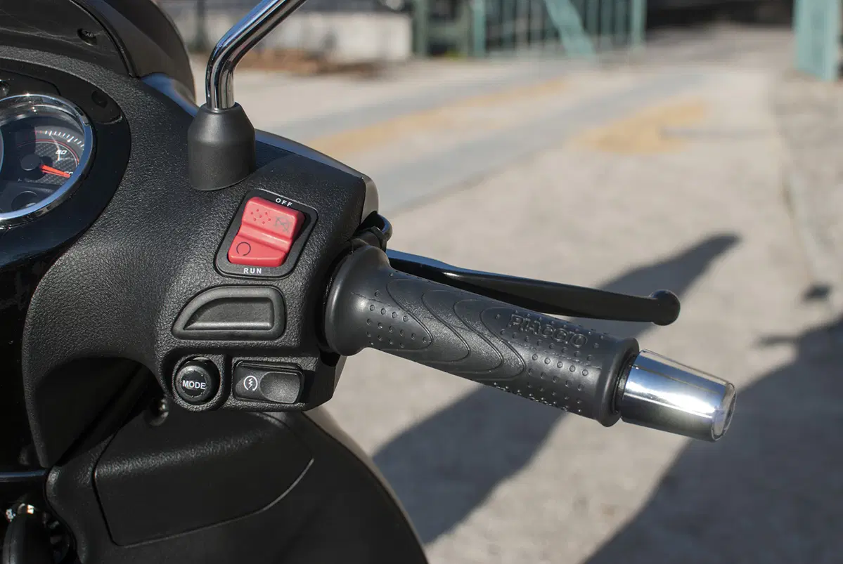 Piaggio Beverly 300 by Police (23)