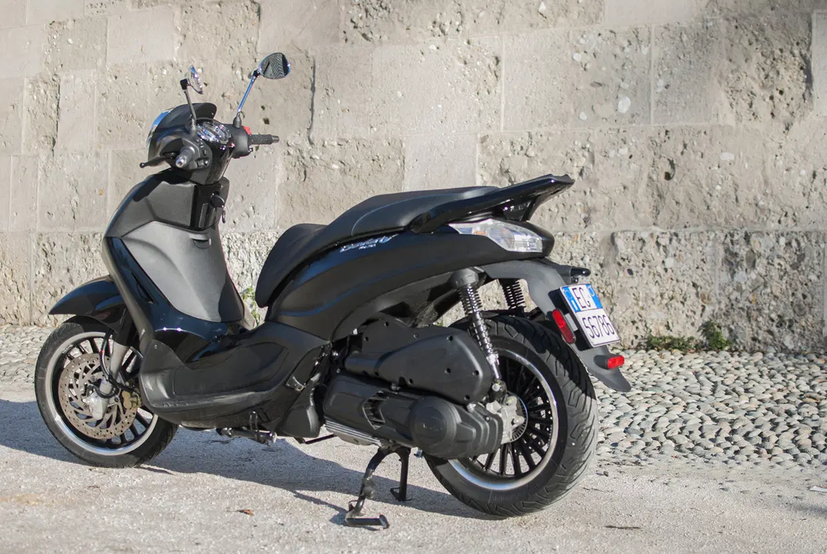 Piaggio Beverly 300 by Police (10)