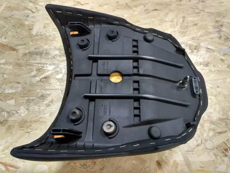 SELLA PASSEGGERO Aprilia Caponord (AP8129251) (2)