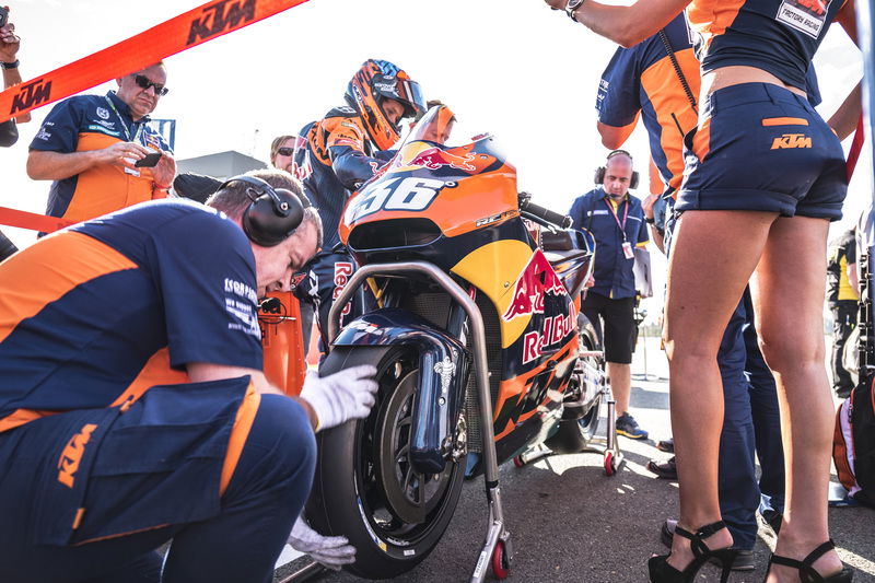 La KTM RC16 di Kallio al via del GP di Valencia