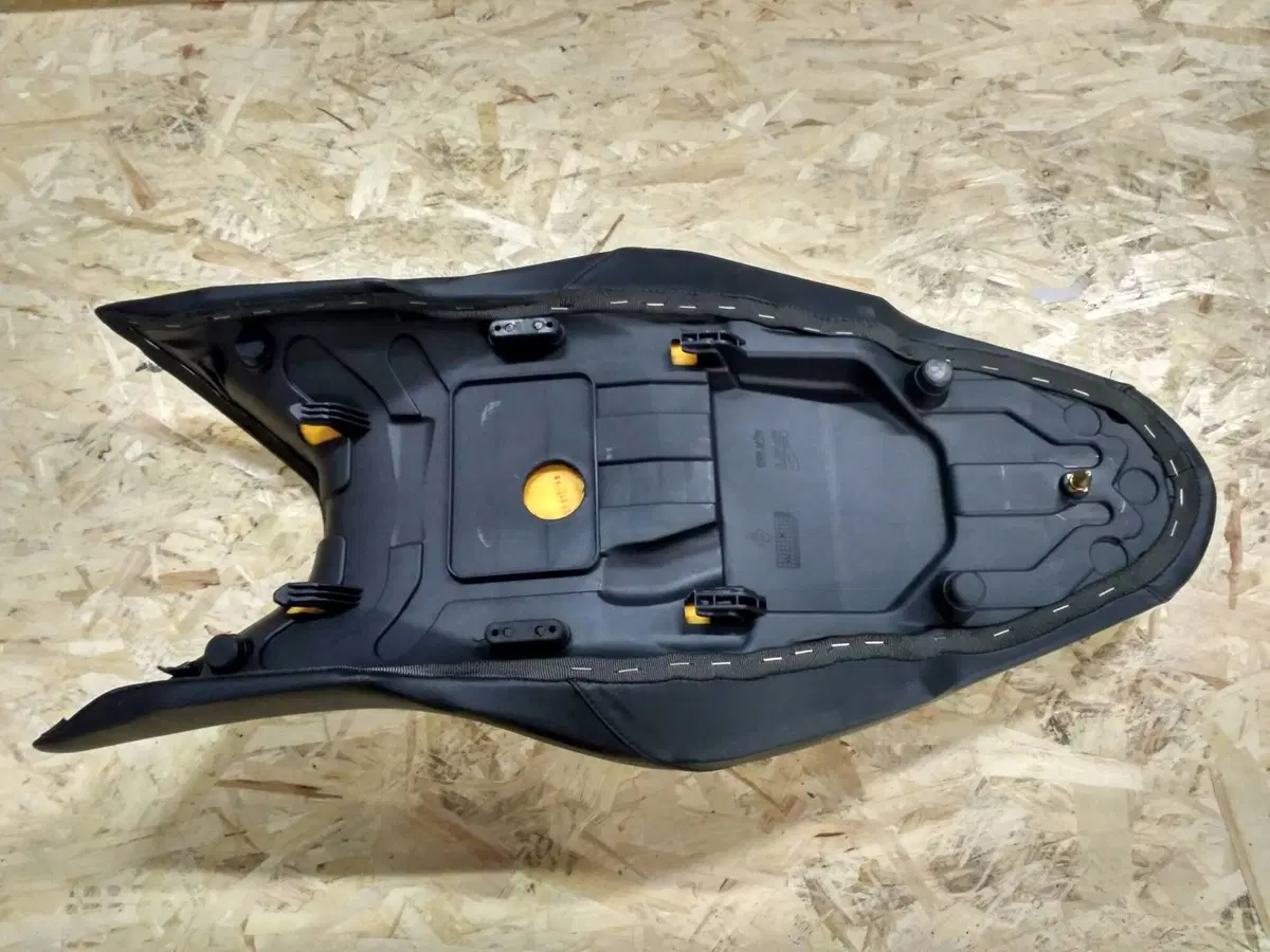 SELLA APRILIA SHIVER (86027900NA) (2)