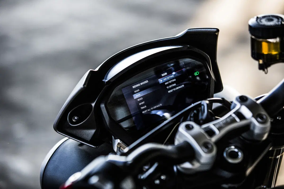Triumph Street Triple S, R ed RS 2017 (3)