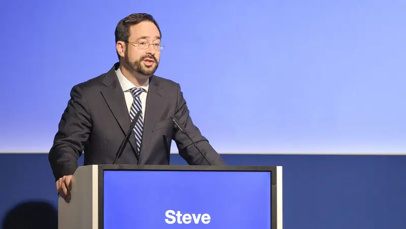FIM, cambio al vertice