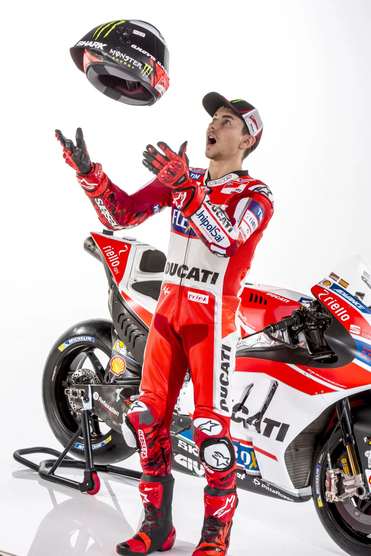 Gallery MotoGP. Tutte le foto ufficiali del team Ducati 2017 (48)