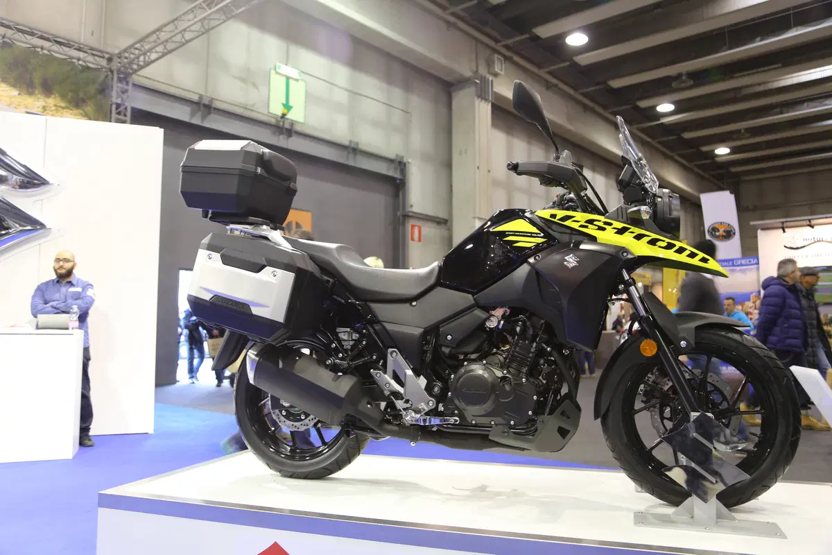 Motor Bike Expo 2017. Tutte le novità Suzuki 2017, special e show bike (7)