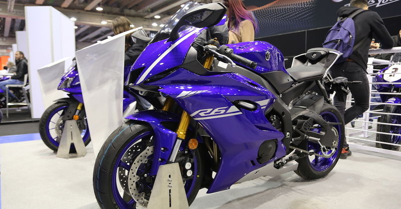 Prezzi e arrivi di Yamaha YZF-R6 e TMAX 2017