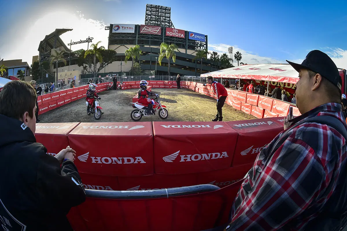 AMA Supercross, round 3: Le foto più belle di Anaheim-II (75)