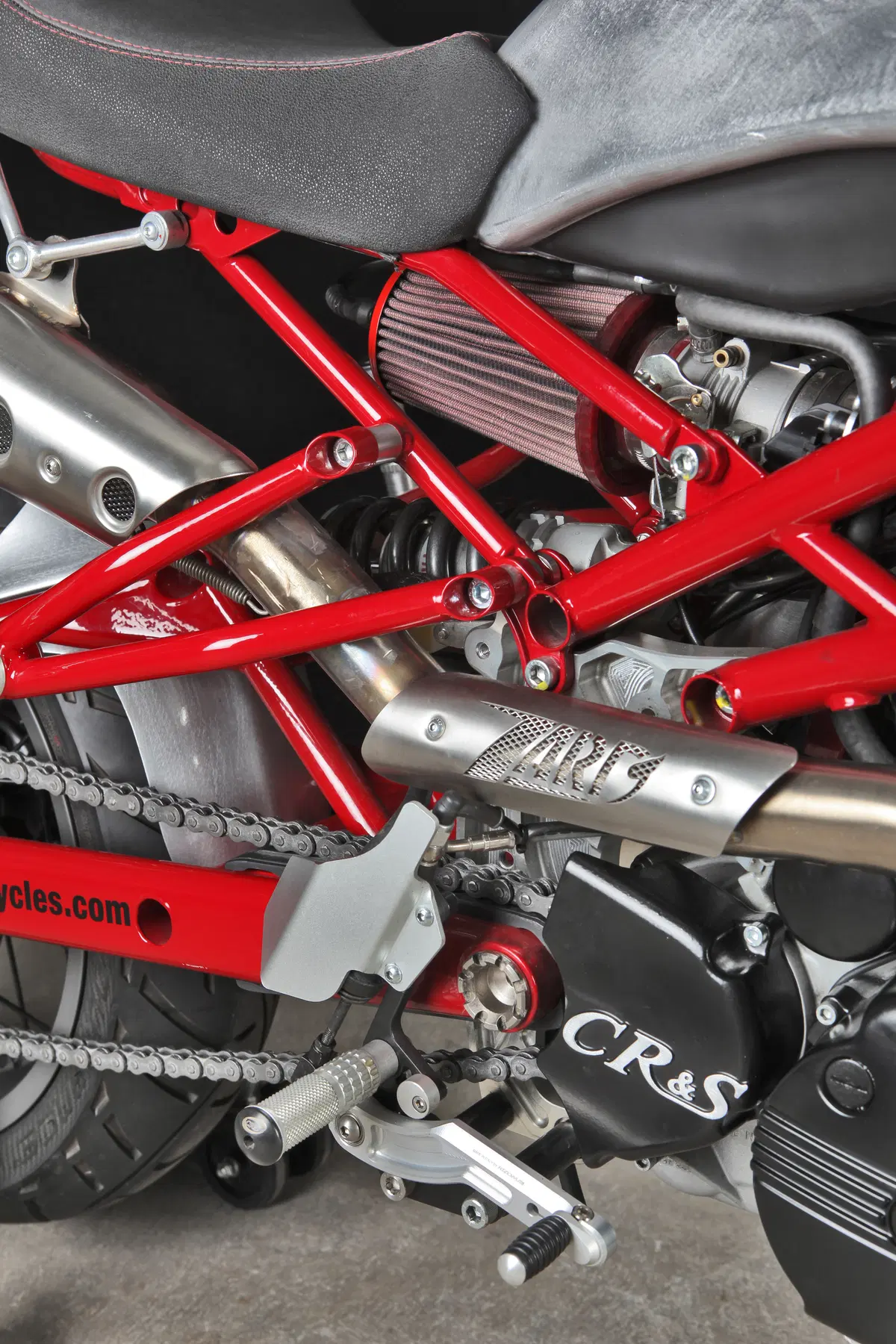 CR&S crea la Vun stile motard: la Exposisiun (6)
