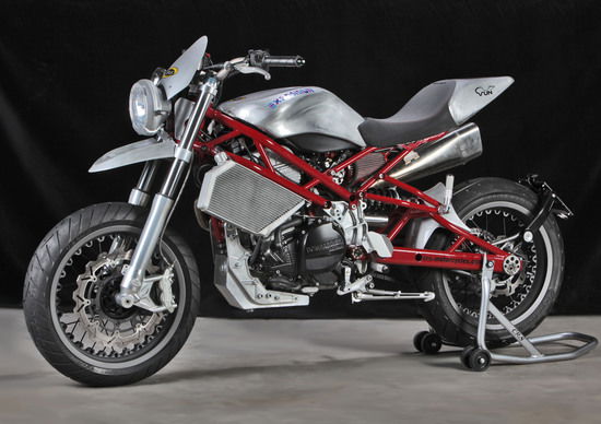 CR&S crea la Vun stile motard: la Exposisiùn