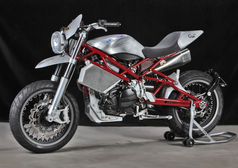 CR&amp;S crea la Vun stile motard: la Exposisi&ugrave;n