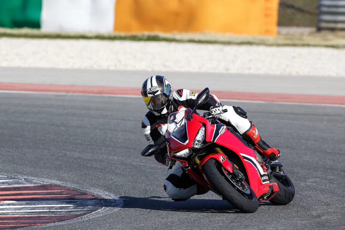 Honda CBR 1000RR Fireblade / Fireblade SP (2)