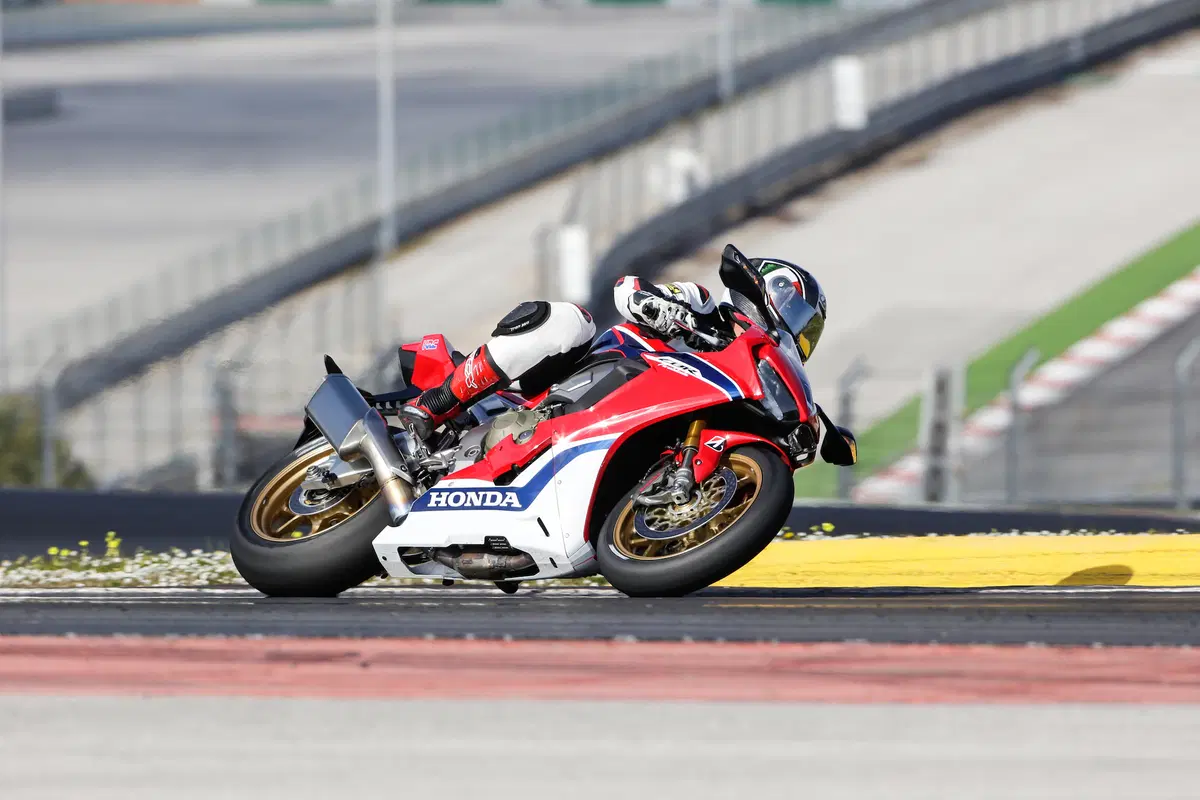 Honda CBR 1000RR Fireblade / Fireblade SP (5)