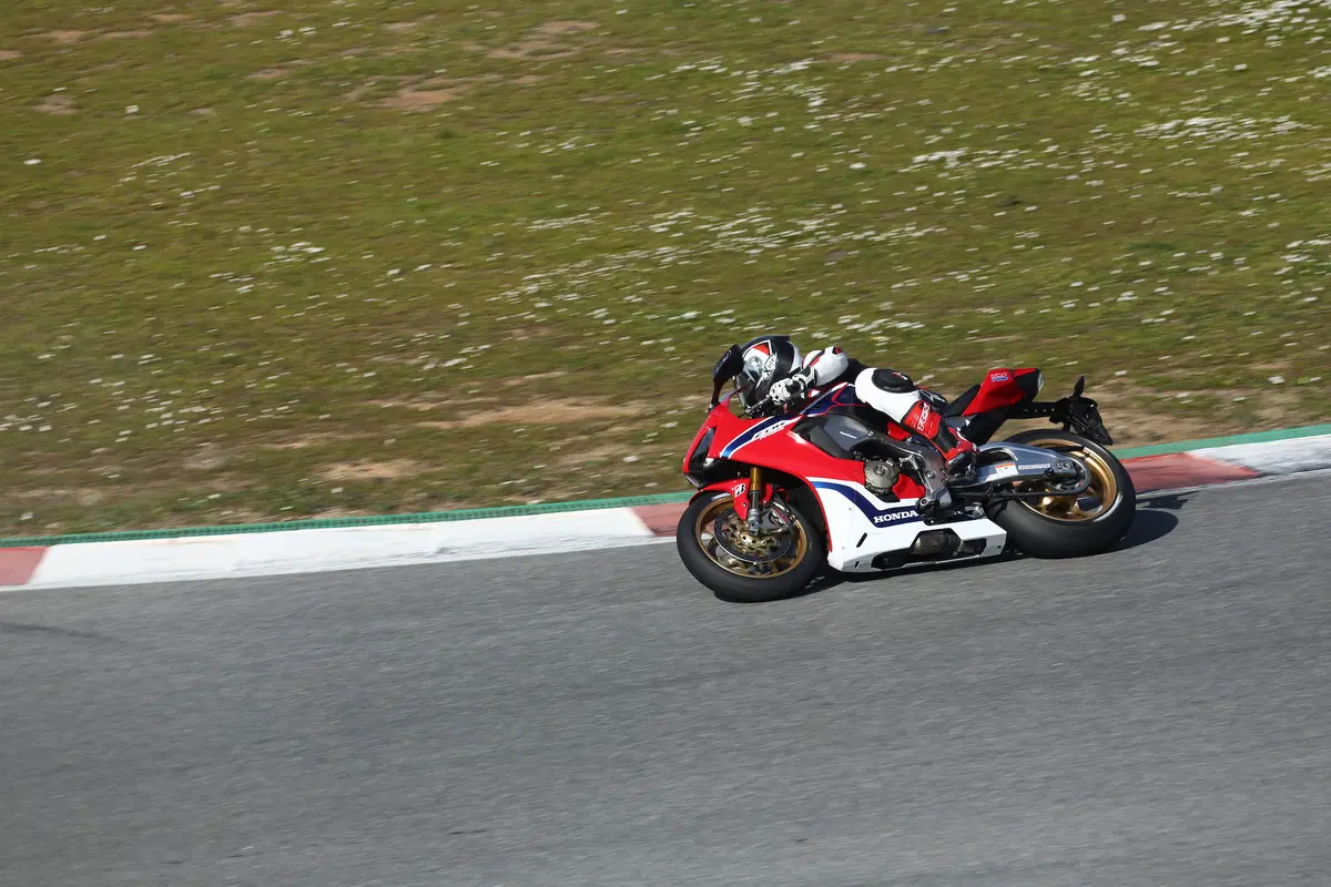 Honda CBR 1000RR Fireblade / Fireblade SP (6)