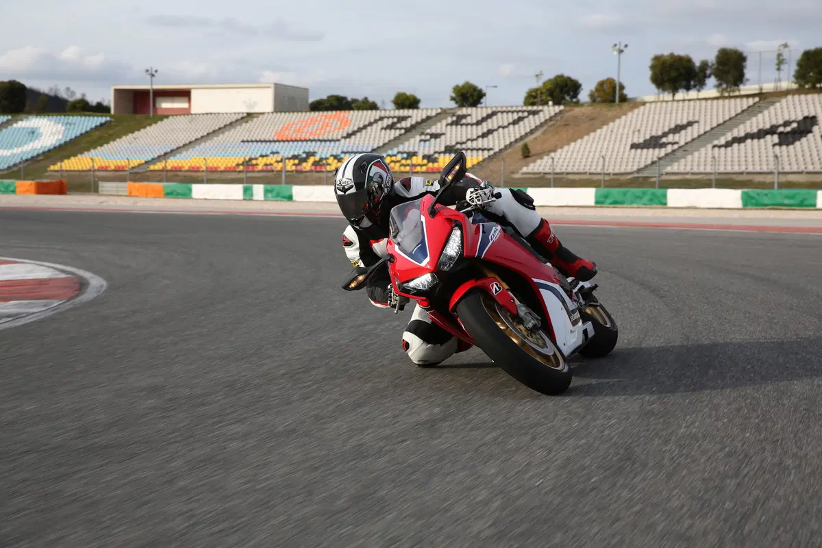 Honda CBR 1000RR Fireblade / Fireblade SP (7)