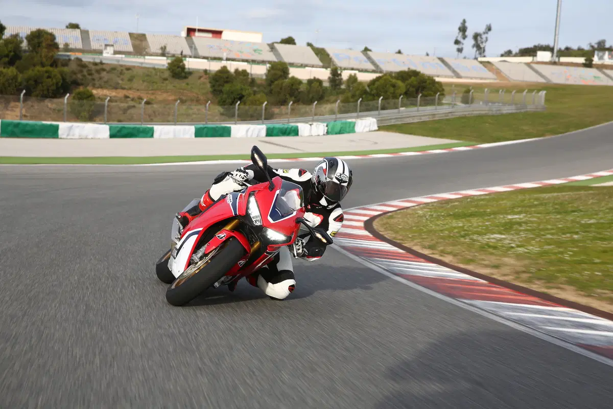 Honda CBR 1000RR Fireblade / Fireblade SP (8)