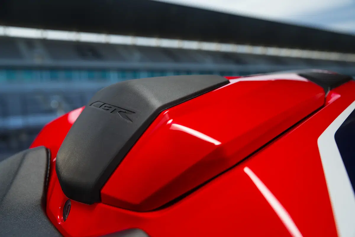 Honda CBR 1000RR Fireblade / Fireblade SP (3)