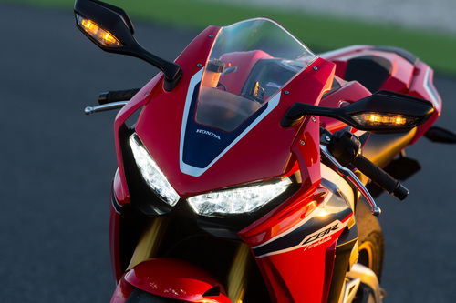 Il faro anteriore Full-LED della Honda Fireblade 2017