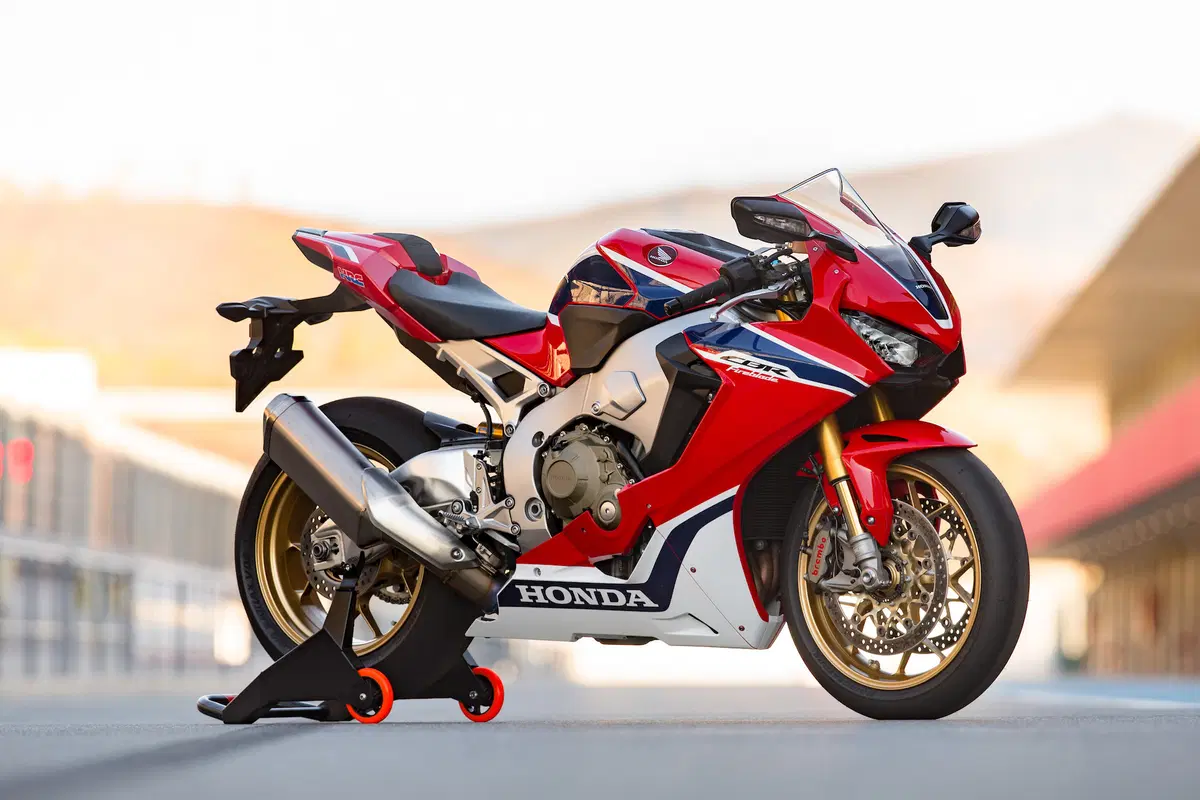 Honda CBR 1000RR Fireblade / Fireblade SP (12)