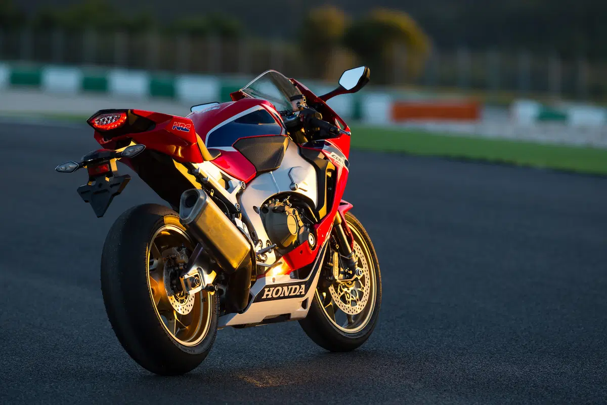 Honda CBR 1000RR Fireblade / Fireblade SP (16)