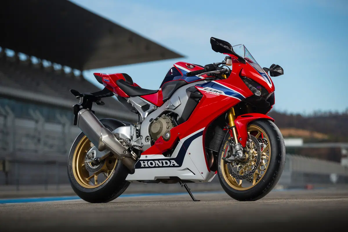 Honda CBR 1000RR Fireblade / Fireblade SP (17)