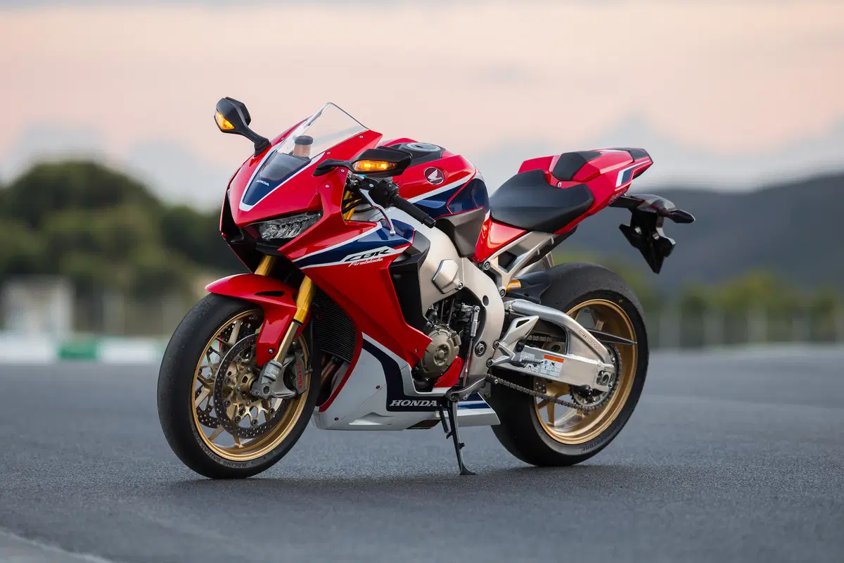 Honda CBR 1000RR Fireblade / Fireblade SP (20)
