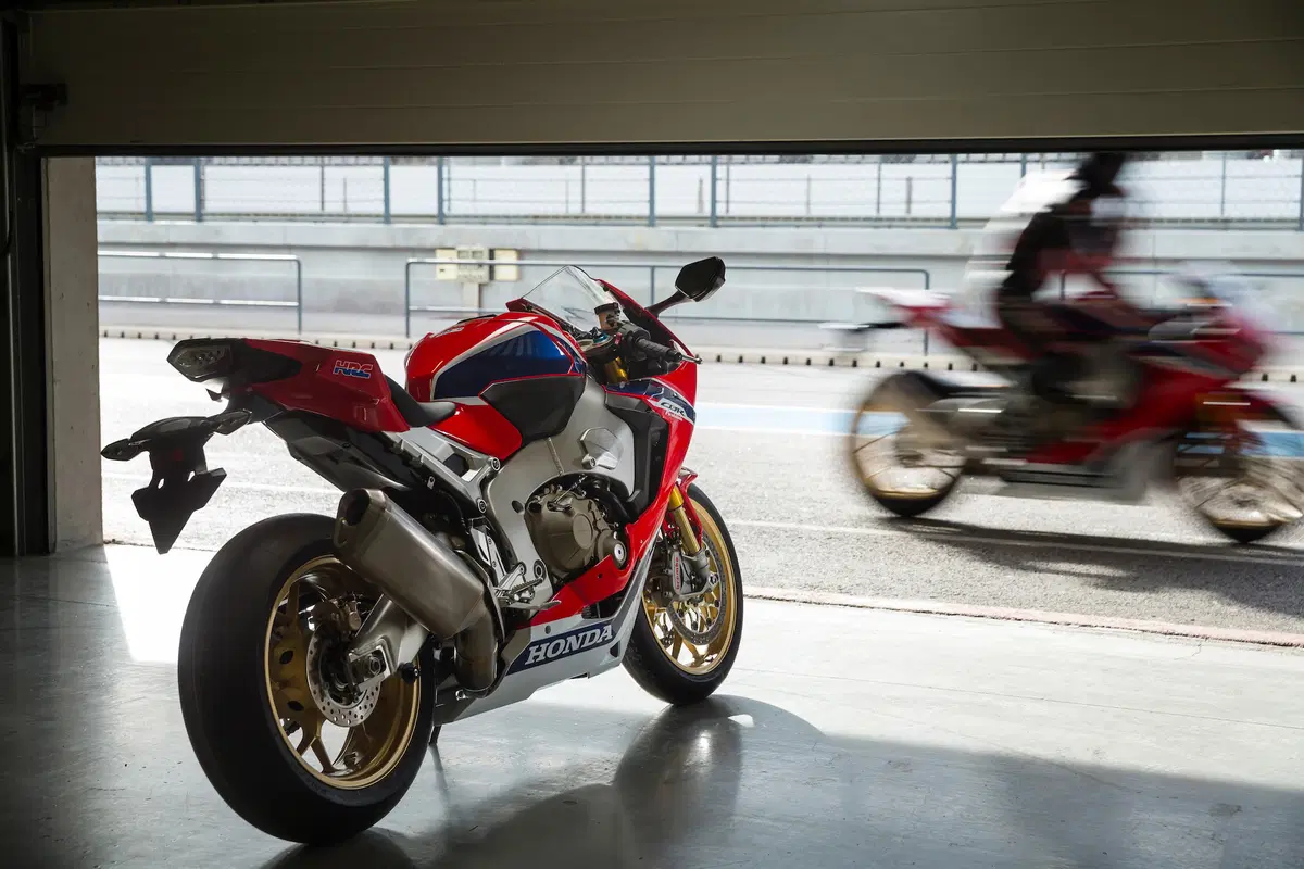 Honda CBR 1000RR Fireblade / Fireblade SP (18)