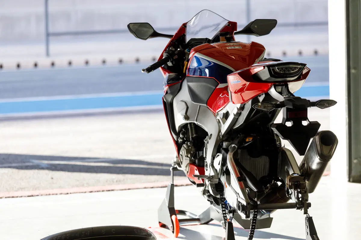 Honda CBR 1000RR Fireblade / Fireblade SP (24)