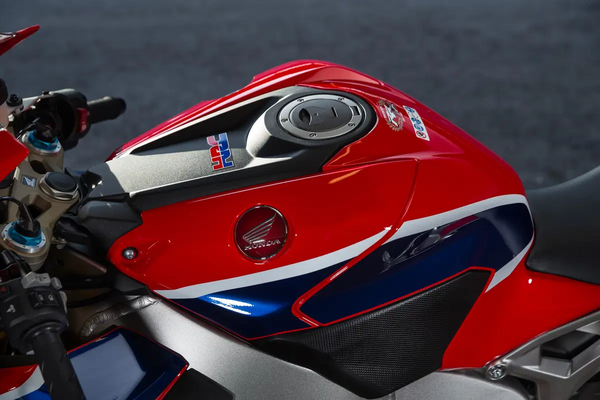 Honda CBR 1000RR Fireblade / Fireblade SP (25)