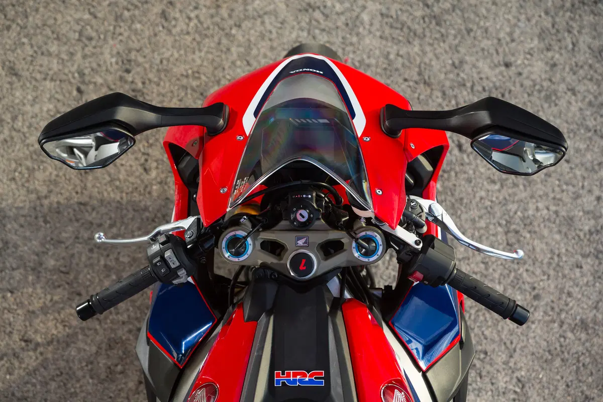 Honda CBR 1000RR Fireblade / Fireblade SP (26)