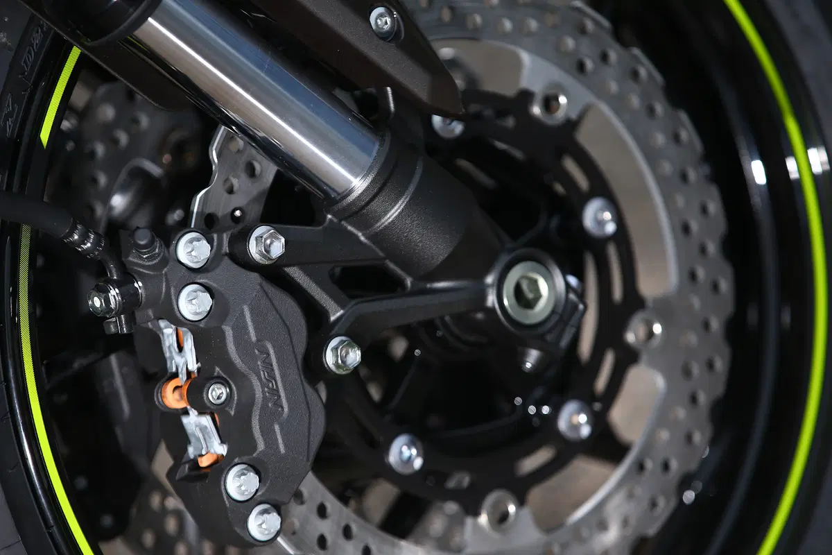 Kawasaki Z900 (3)