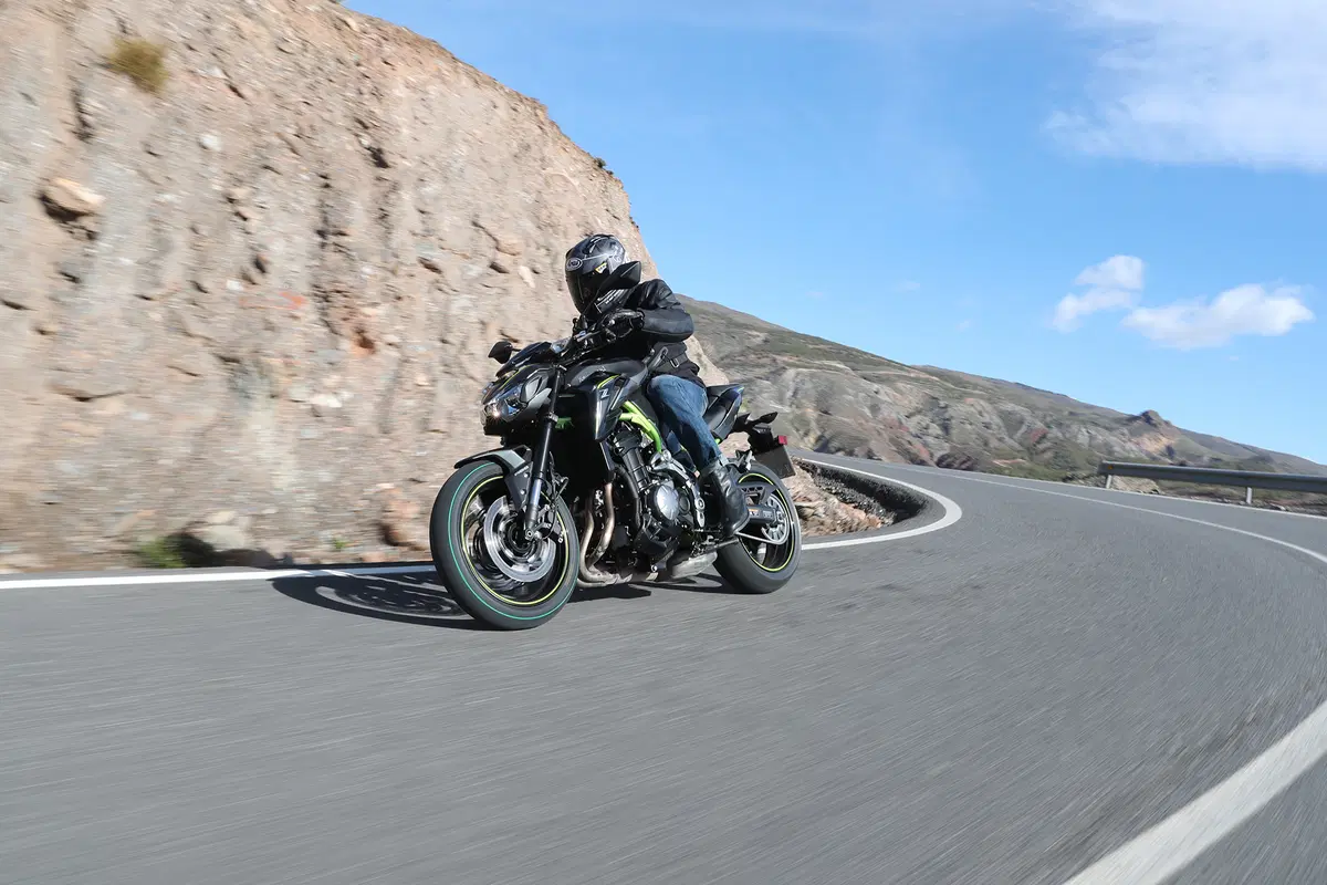 Kawasaki Z900 (3)