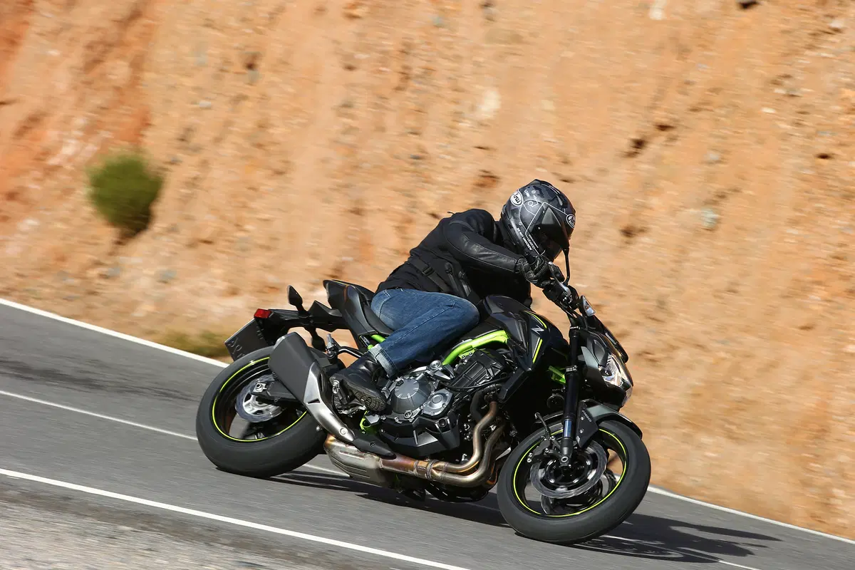 Kawasaki Z900 (4)